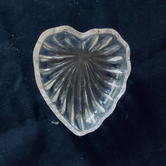 Heart Shaped Trinket Dish - Picture 1 of 5
